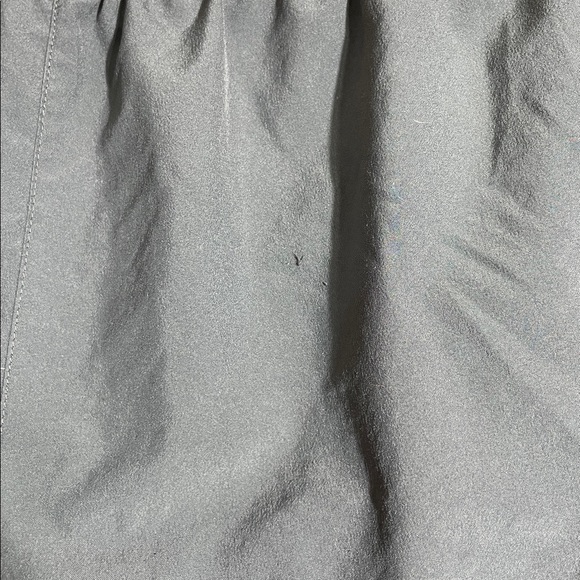 Under armor women’s gray shorts light weight athleisure workout activewear SM/XS - Picture 6 of 6